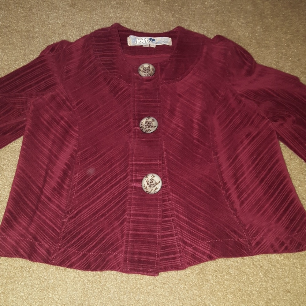 Jolt cropped burgundy blazer with three buttons